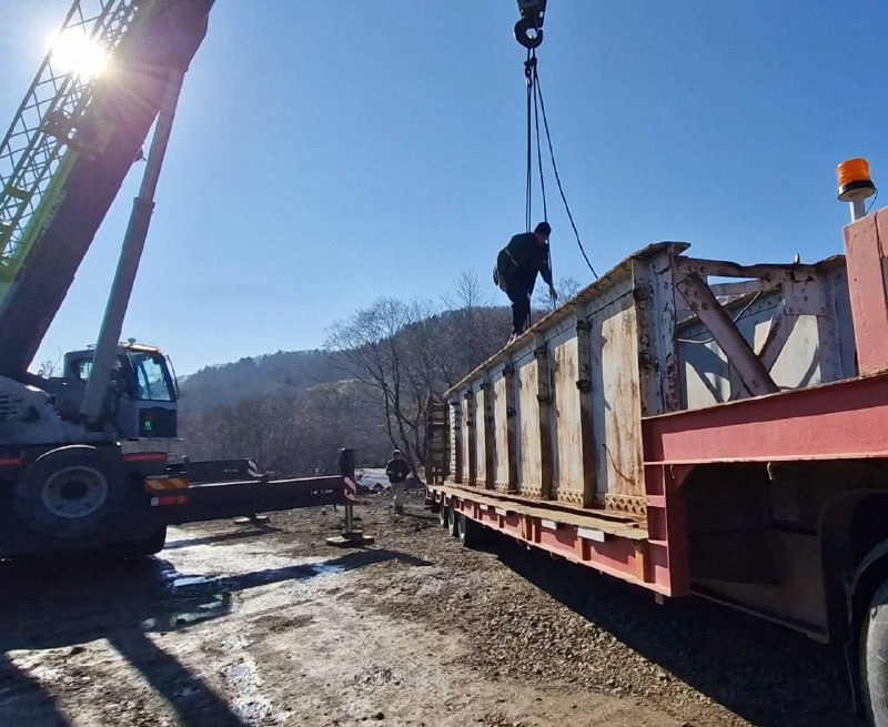 Переправа через реку Казачку повреждена из-за циклона в Невельском районе Переправа через реку Казачку повреждена из-за циклона в Невельском районе