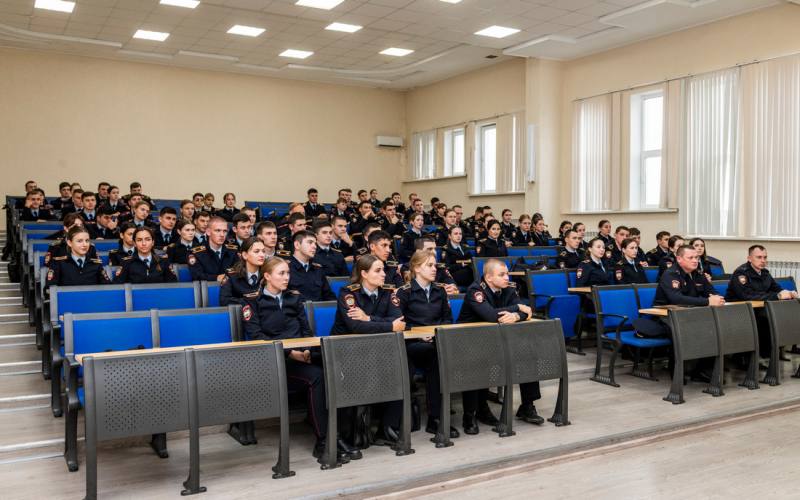 Двойная миссия:. Сахалинские тыловики учились и учили в Краснодарском университете МВД Двойная миссия:. Сахалинские тыловики учились и учили в Краснодарском университете МВД