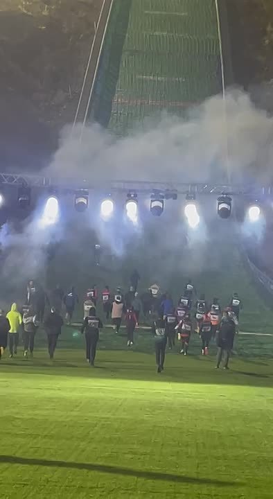 В Южно-Сахалинске прошел ночной забег на самый мощный трамплин Дальнего Востока