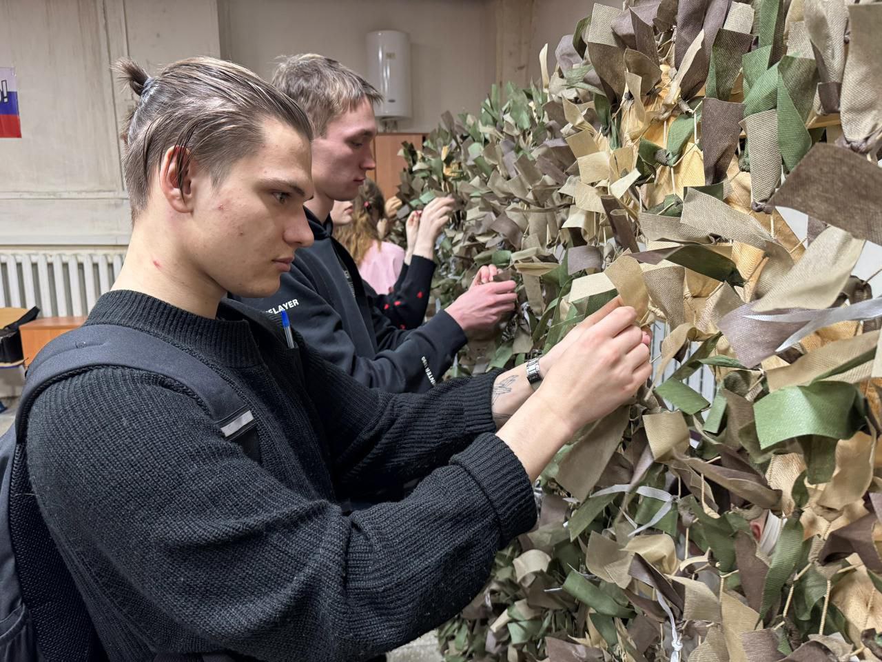 Студенты и сотрудники СахГУ помогают бойцам