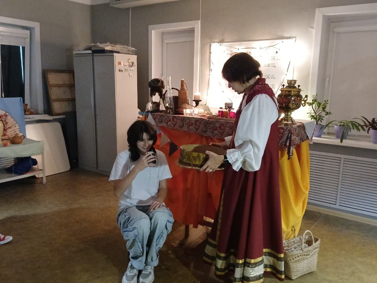 «Ночь в художке» в стиле русских сказок провели в Южно-Сахалинске «Ночь в художке» в стиле русских сказок провели в Южно-Сахалинске