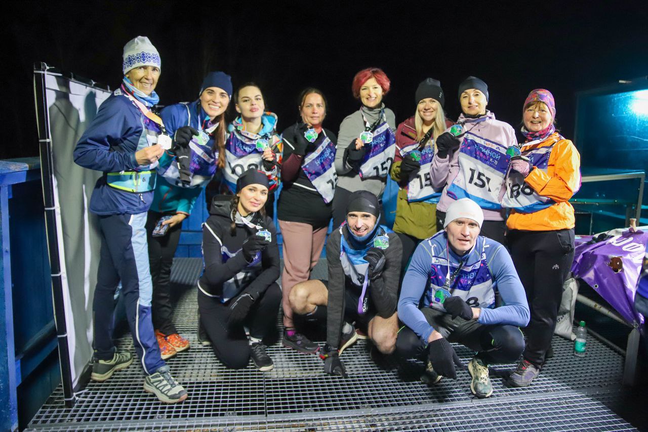 Более 150 сахалинцев испытали себя в ночном забеге на трамплин К-70 Более 150 сахалинцев испытали себя в ночном забеге на трамплин К-70