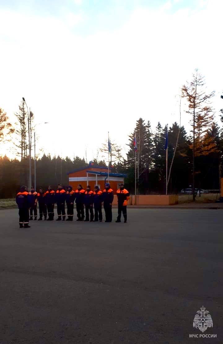 С Днём народного единства. Главное управление МЧС России по Сахалинской области поздравляет с Днём народного единства — праздником, который символизирует сплочённость, силу духа и любовь к Родине С Днём народного единства. Главное управление МЧС России по Сахалинской области поздравляет с Днём народного единства — праздником, который символизирует сплочённость, силу духа и любовь к Родине