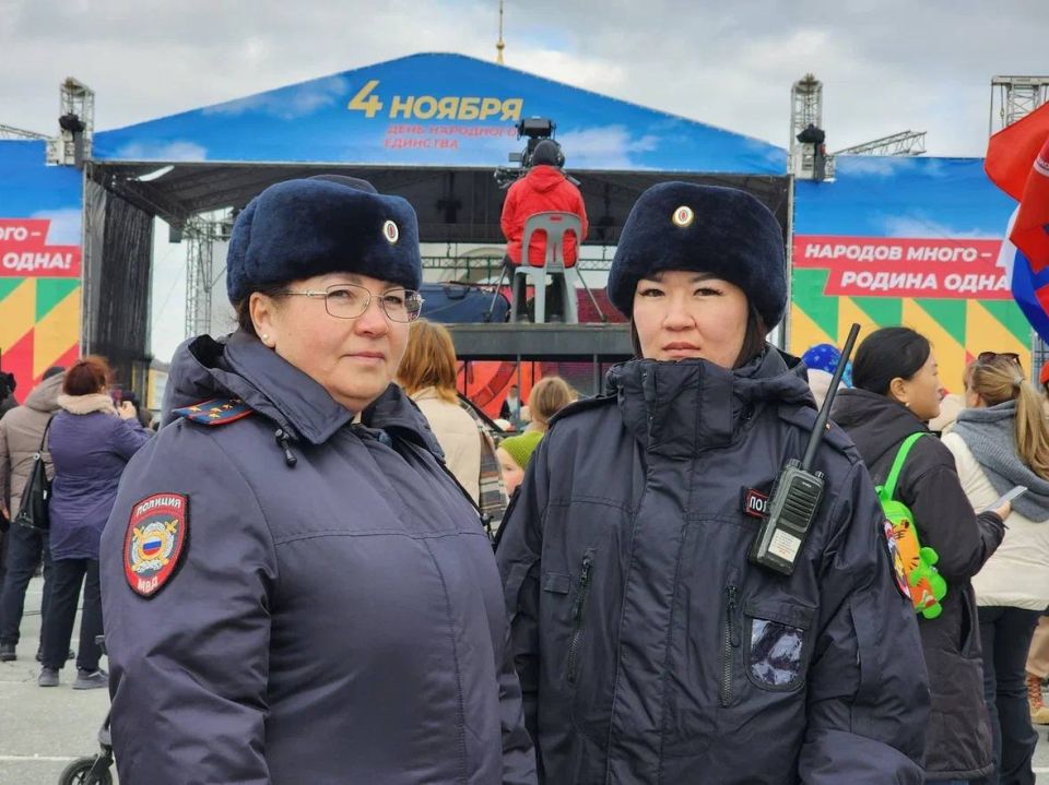#ТОЛЬКОВМЕСТЕ. В День народного единства сотрудники сахалинской полиции приняли активное участие в праздничных мероприятиях, которые прошли на территории музейно-мемориального комплекса «Россия – моя история» #ТОЛЬКОВМЕСТЕ. В День народного единства сотрудники сахалинской полиции приняли активное участие в праздничных мероприятиях, которые прошли на территории музейно-мемориального комплекса «Россия – моя история»