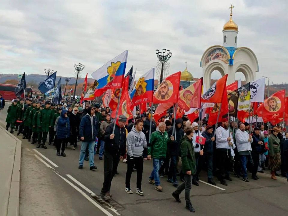 #ТОЛЬКОВМЕСТЕ. В День народного единства сотрудники сахалинской полиции приняли активное участие в праздничных мероприятиях, которые прошли на территории музейно-мемориального комплекса «Россия – моя история» #ТОЛЬКОВМЕСТЕ. В День народного единства сотрудники сахалинской полиции приняли активное участие в праздничных мероприятиях, которые прошли на территории музейно-мемориального комплекса «Россия – моя история»