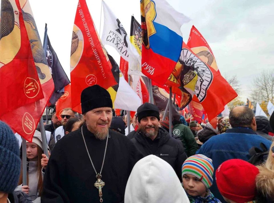 #ТОЛЬКОВМЕСТЕ. В День народного единства сотрудники сахалинской полиции приняли активное участие в праздничных мероприятиях, которые прошли на территории музейно-мемориального комплекса «Россия – моя история» #ТОЛЬКОВМЕСТЕ. В День народного единства сотрудники сахалинской полиции приняли активное участие в праздничных мероприятиях, которые прошли на территории музейно-мемориального комплекса «Россия – моя история»