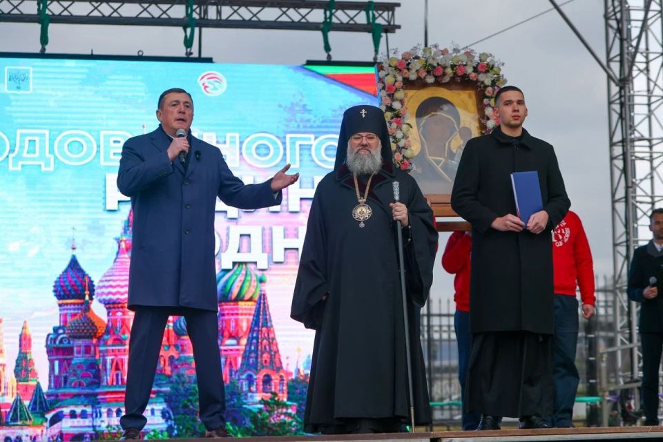 День народного единства отметили горожане – на площади исторического парка «Россия – моя история» состоялся праздничный митинг-концерт День народного единства отметили горожане – на площади исторического парка «Россия – моя история» состоялся праздничный митинг-концерт