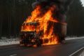 Грузовик внезапно загорелся посреди федеральной трассы на Сахалине