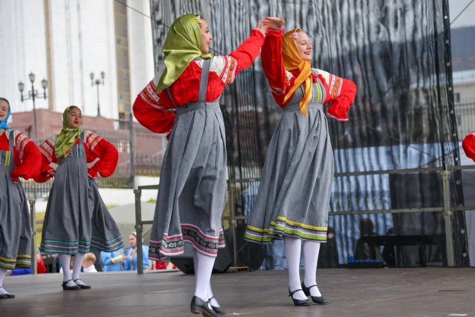 День народного единства отметили горожане – на площади исторического парка «Россия – моя история» состоялся праздничный митинг-концерт День народного единства отметили горожане – на площади исторического парка «Россия – моя история» состоялся праздничный митинг-концерт