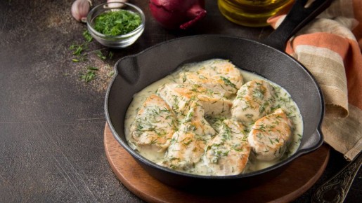 Эта бархатистая куриная грудка никогда не надоест: идея для быстрого ужина