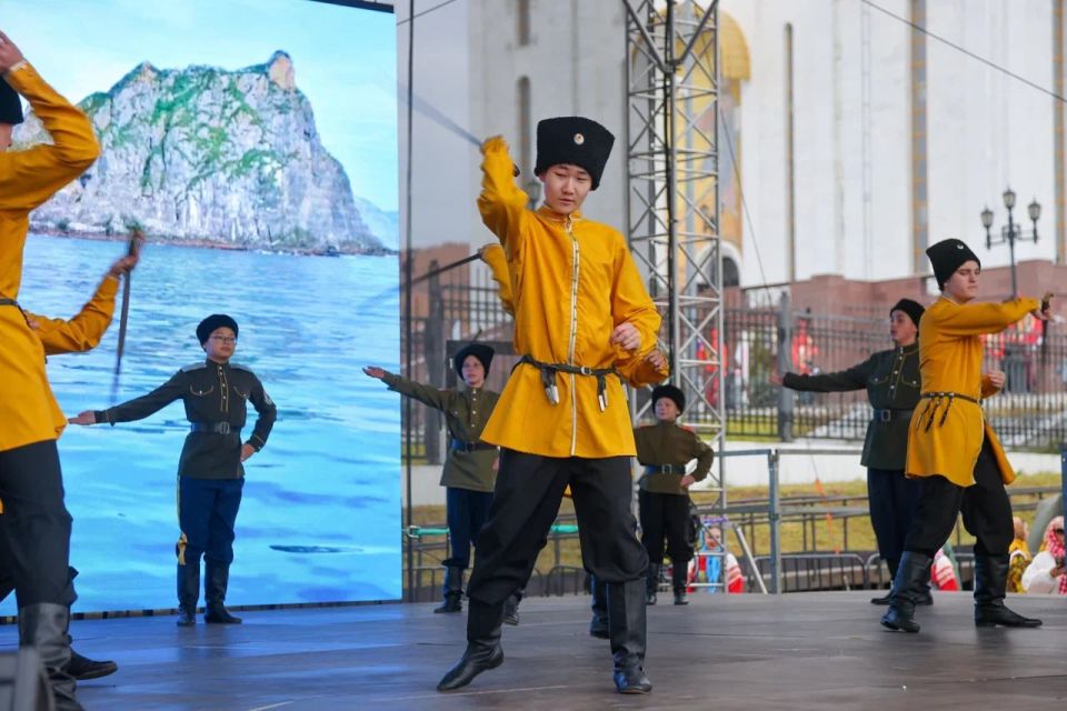 День народного единства отметили горожане – на площади исторического парка «Россия – моя история» состоялся праздничный митинг-концерт День народного единства отметили горожане – на площади исторического парка «Россия – моя история» состоялся праздничный митинг-концерт