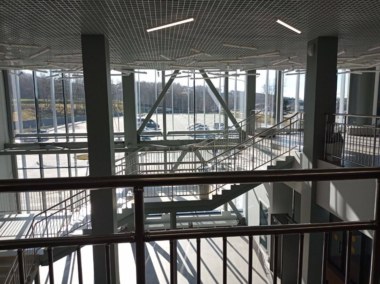 Областные депутаты оценили новый легкоатлетический манеж в Южно-Сахалинске Областные депутаты оценили новый легкоатлетический манеж в Южно-Сахалинске