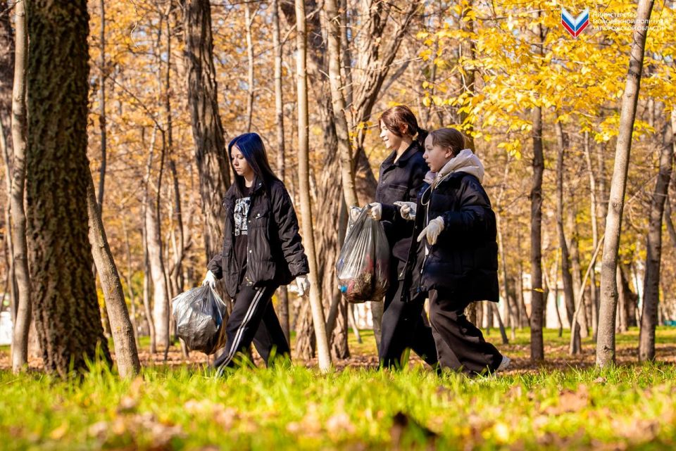 Ко Дню народного единства в регионах России — от Запорожья до Сахалина — прошли экологические субботники в рамках инициативы «Россия — семья семей» Ко Дню народного единства в регионах России — от Запорожья до Сахалина — прошли экологические субботники в рамках инициативы «Россия — семья семей»