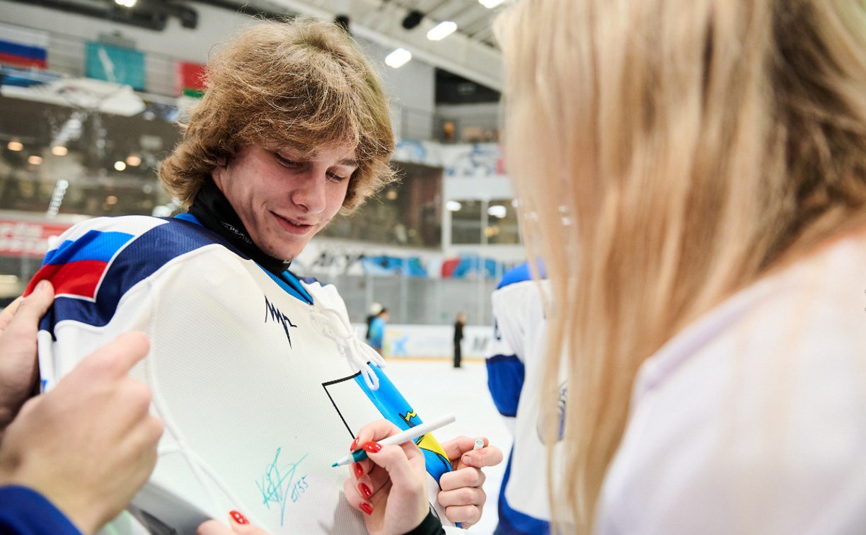 "Сахалинские Акулы" собрали почти 190 тысяч рублей на помощь землякам