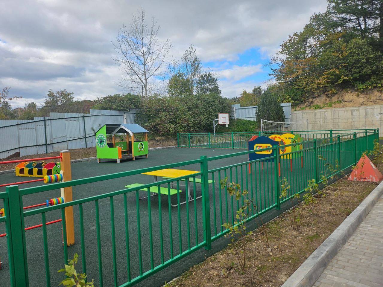 На Сахалине по требованию прокуратуры проведен капитальный ремонт территории дошкольного учреждения На Сахалине по требованию прокуратуры проведен капитальный ремонт территории дошкольного учреждения