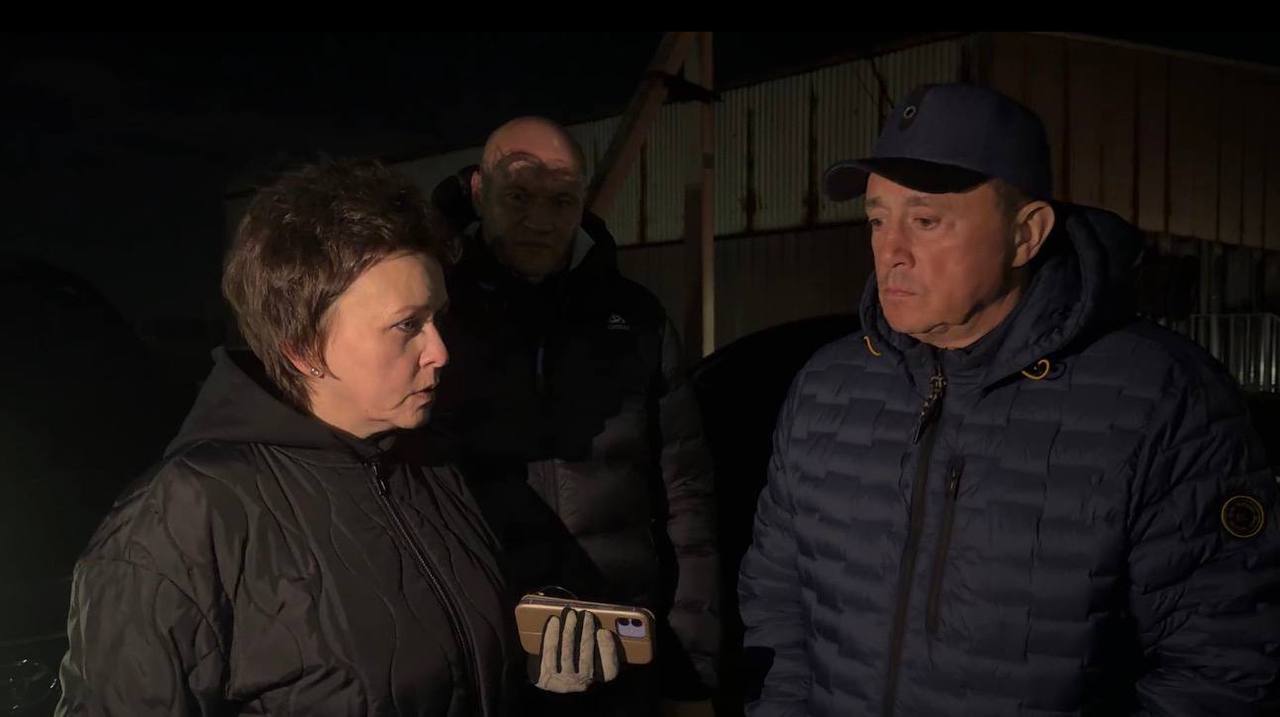 Валерий Лимаренко прибыл на место возгорания на свинокомплексе в Анивском районе