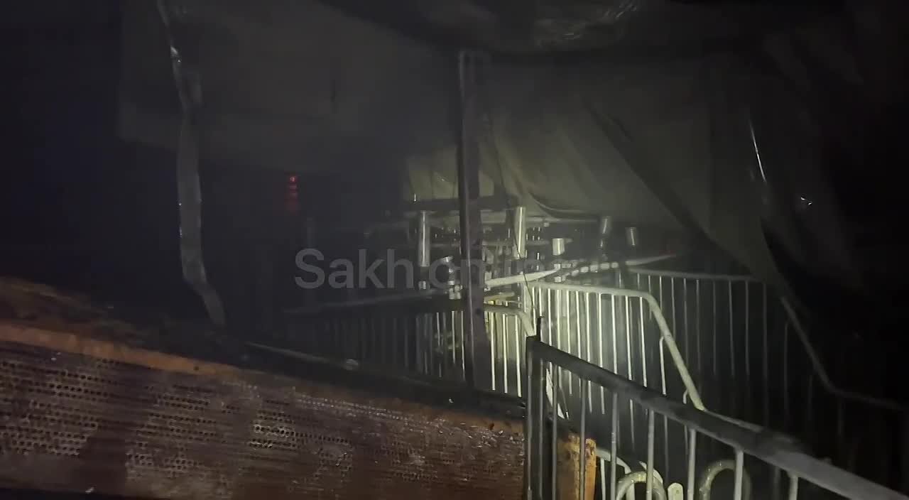 Новые кадры с места пожара на свинокомплексе «Мерси-Агро» в Анивском районе