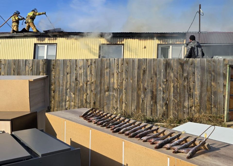 Два человека пострадали, шесть семей остались без жилья: крупный пожар вспыхнул в Ногликах Два человека пострадали, шесть семей остались без жилья: крупный пожар вспыхнул в Ногликах