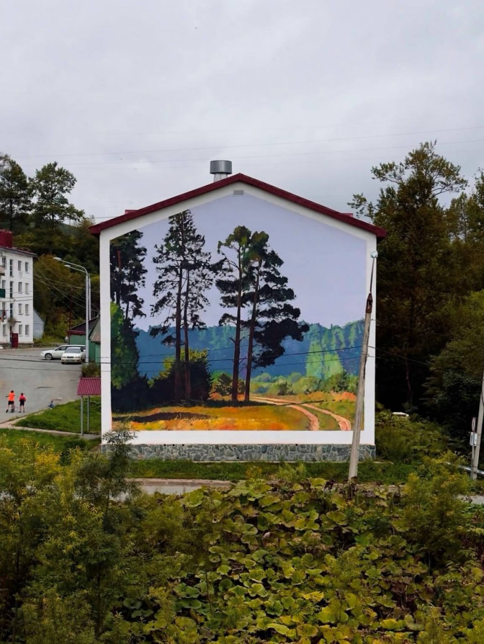 Красивый мурал Андрея Калугина — «Дорога» в Синегорске Красивый мурал Андрея Калугина — «Дорога» в Синегорске