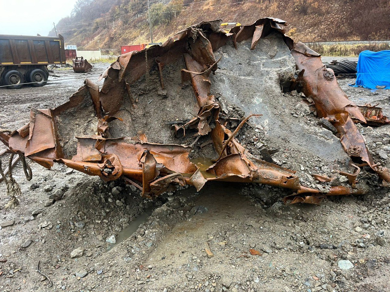Пятое затонувшее судно удалили из бухты Лососей в Корсакове Пятое затонувшее судно удалили из бухты Лососей в Корсакове