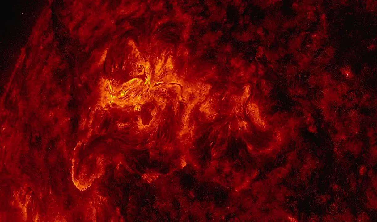 Мощный выброс с Солнца ударит по Земле в пятницу