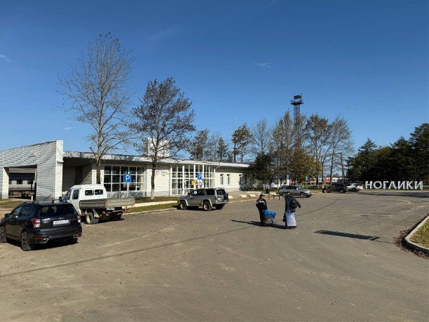 Стелы, дорожки, фонари: привокзальные площади преобразились в Ногликах и Томари Стелы, дорожки, фонари: привокзальные площади преобразились в Ногликах и Томари