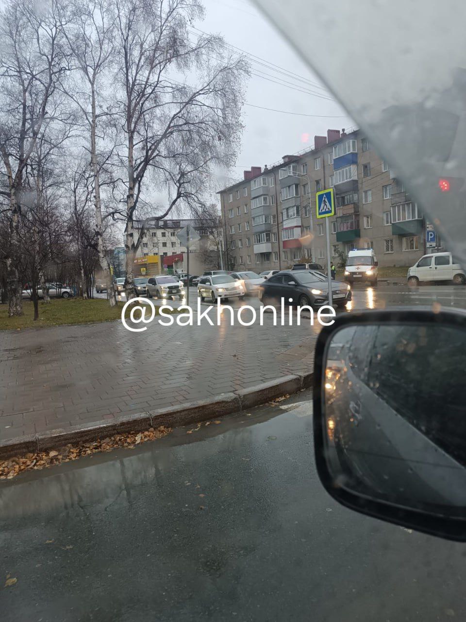Утреннее ДТП стало причиной затора на перекрестке в Южно-Сахалинске Утреннее ДТП стало причиной затора на перекрестке в Южно-Сахалинске