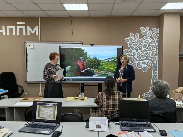 Учитель биологии корсаковской школы № 1 провела нескучный мастер-класс-класс для коллег