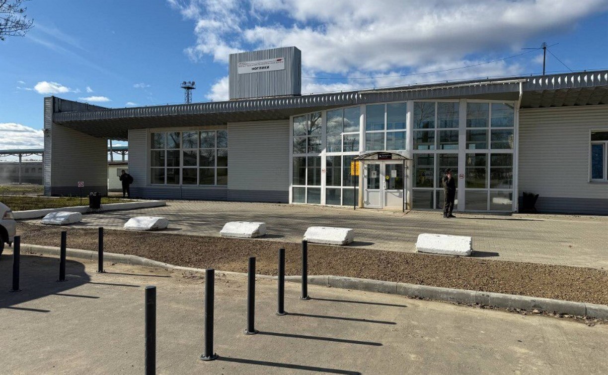 Стелы, дорожки, фонари: привокзальные площади преобразились в Ногликах и Томари Стелы, дорожки, фонари: привокзальные площади преобразились в Ногликах и Томари