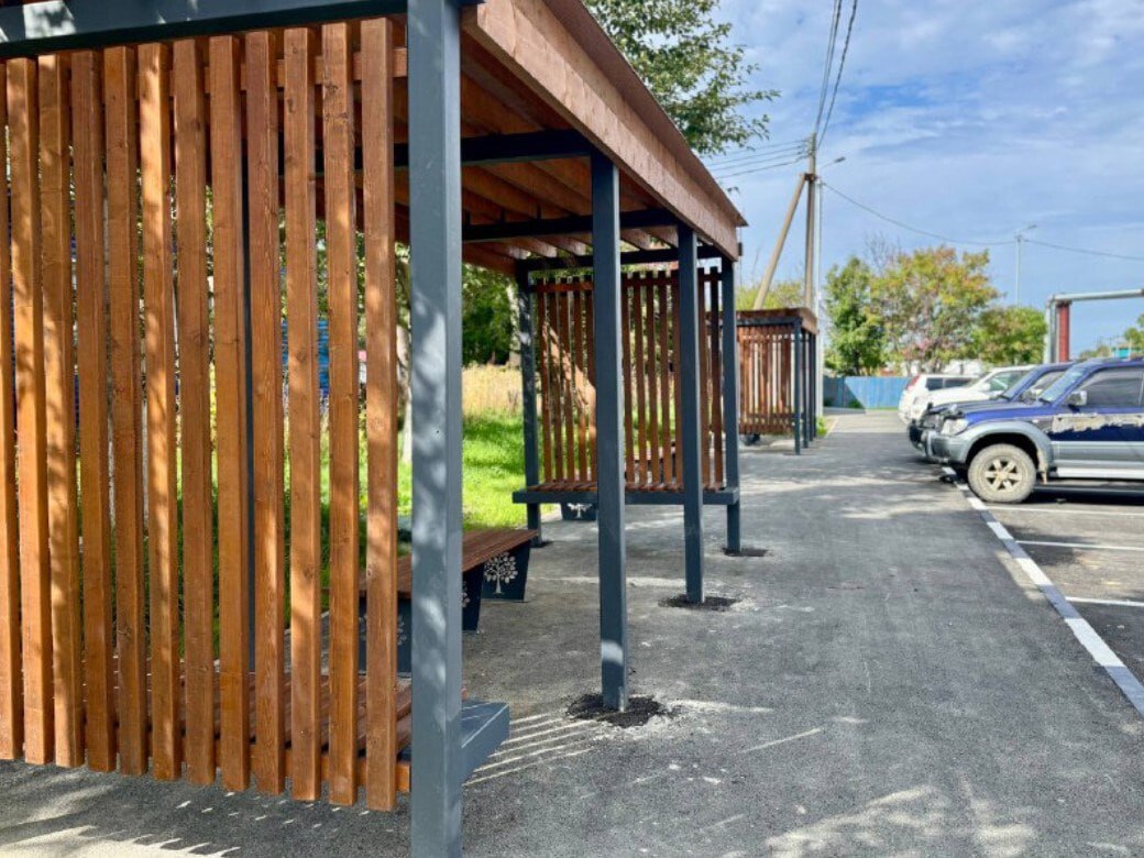 Привокзальные площади в Ногликах и Томари благоустроили Привокзальные площади в Ногликах и Томари благоустроили