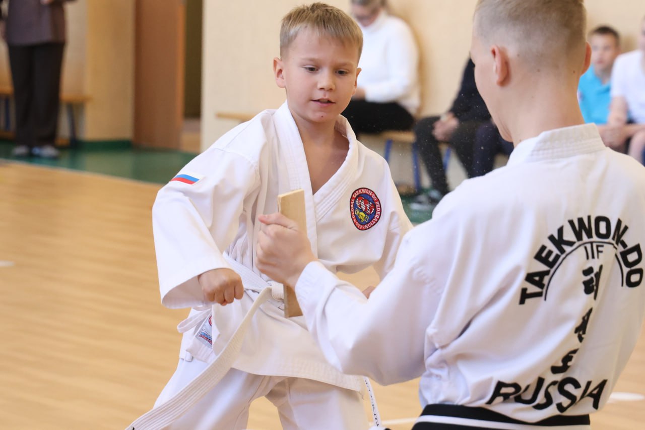 Спорт объединяет!. В честь Дня народного единства Спортивная школа «Кристалл» посетила Коррекционную школу «Надежда», где прошло особенное спортивное мероприятие Спорт объединяет!. В честь Дня народного единства Спортивная школа «Кристалл» посетила Коррекционную школу «Надежда», где прошло особенное спортивное мероприятие