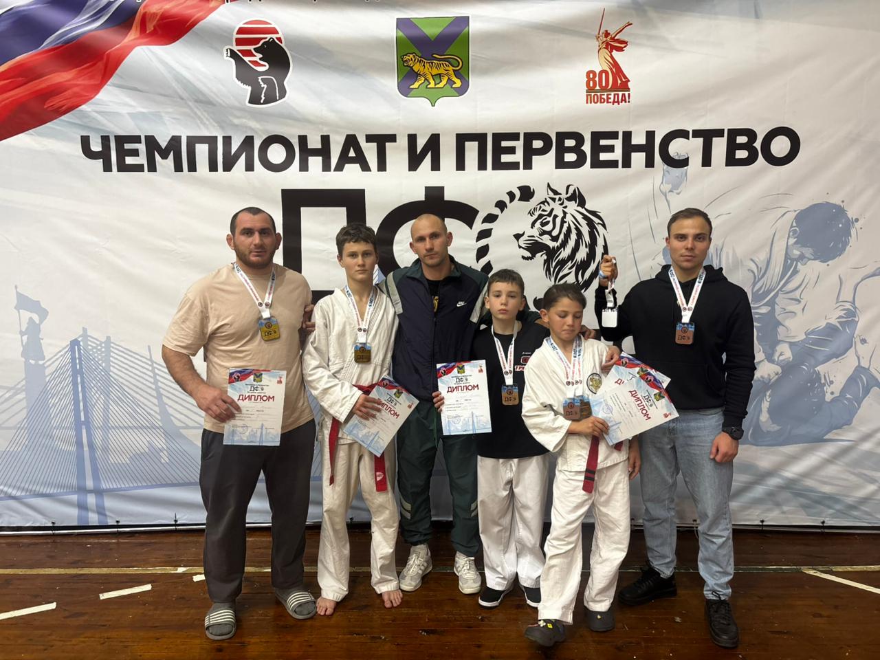 Сахалинцы завоевали 10 медалей на чемпионате ДФО по джиу-джитсу