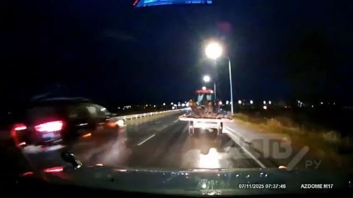 "Едем, едем в соседнее село": странную и небезопасную перевозку людей заметили на сахалинской дороге