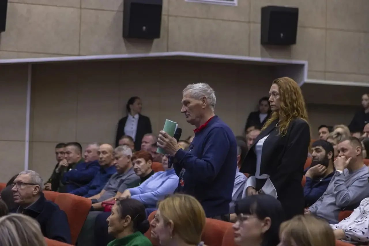 Ремонт жилфонда, лифт в больнице и парк Победы: губернатор ответил на вопросы жителей Кунашира Ремонт жилфонда, лифт в больнице и парк Победы: губернатор ответил на вопросы жителей Кунашира