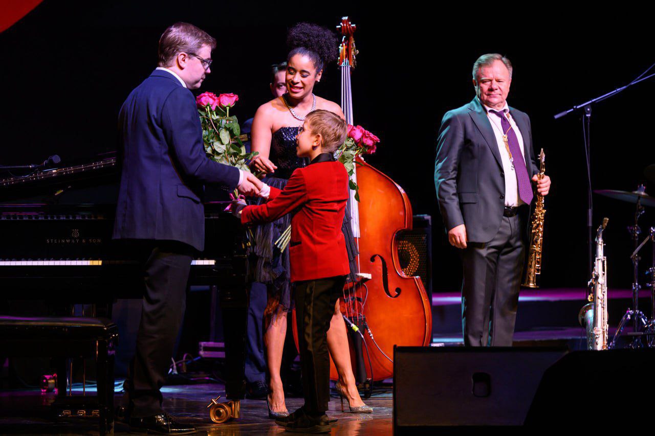 На сцене Чехов-центра в Южно-Сахалинске стартовал XI Международный фестиваль Sakhalin Jazz Festival На сцене Чехов-центра в Южно-Сахалинске стартовал XI Международный фестиваль Sakhalin Jazz Festival