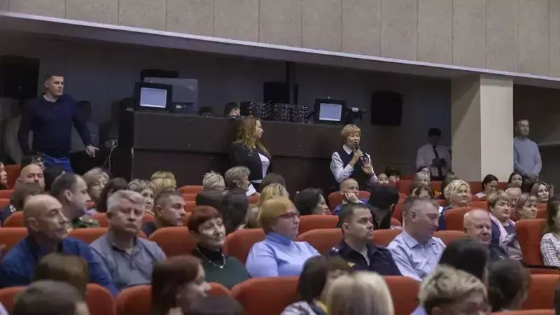 Губернатор на Кунашире: ремонт, свет, парк Победы и новые возможности Губернатор на Кунашире: ремонт, свет, парк Победы и новые возможности