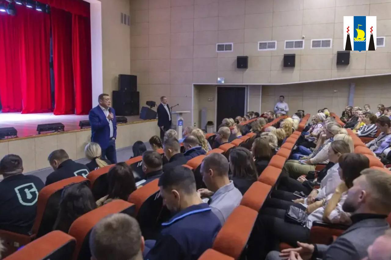 На встрече с жителями Кунашира губернатор Валерий Лимаренко ответил на вопросы о развитии образования, культуры и здравоохранения
