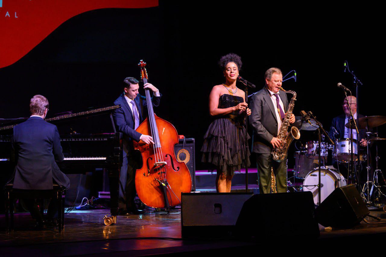 На сцене Чехов-центра в Южно-Сахалинске стартовал XI Международный фестиваль Sakhalin Jazz Festival На сцене Чехов-центра в Южно-Сахалинске стартовал XI Международный фестиваль Sakhalin Jazz Festival