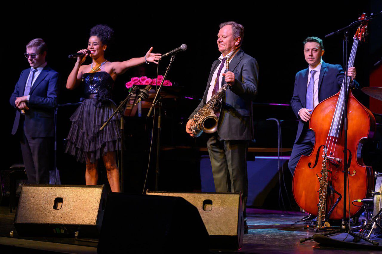 На сцене Чехов-центра в Южно-Сахалинске стартовал XI Международный фестиваль Sakhalin Jazz Festival На сцене Чехов-центра в Южно-Сахалинске стартовал XI Международный фестиваль Sakhalin Jazz Festival