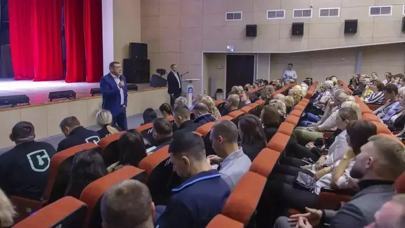 Губернатор на Кунашире: ремонт, свет, парк Победы и новые возможности