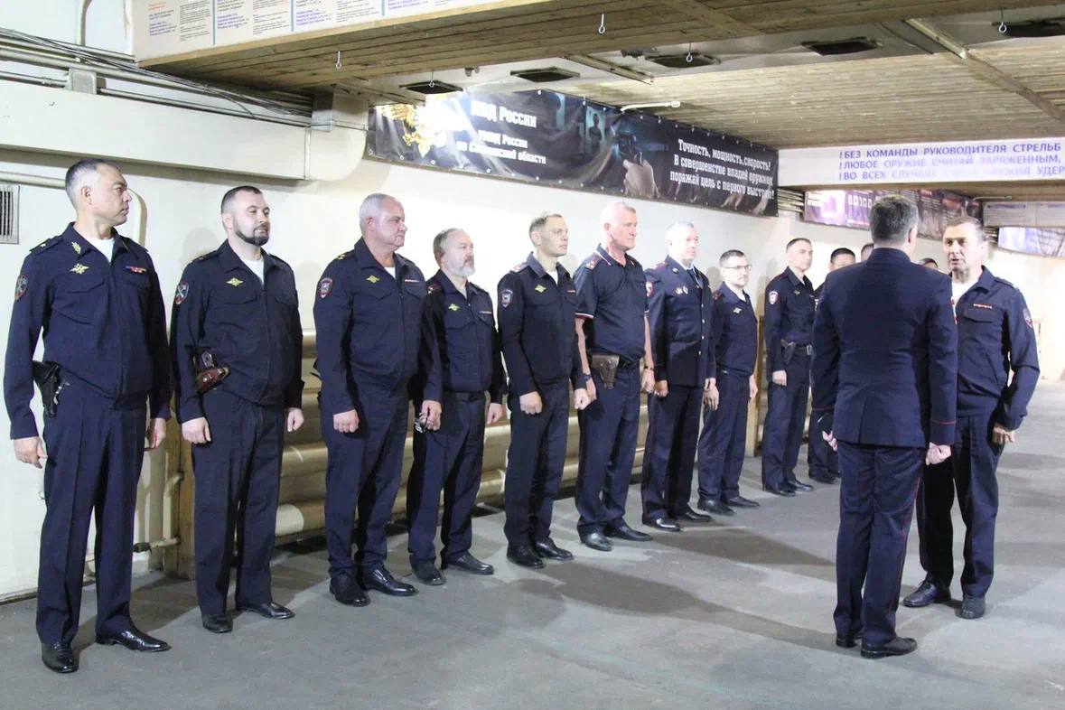 На кануне празднования Дня сотрудника органов внутренних дел России в тире УМВД состоялись соревнования по стрельбе из пистолета Макарова среди руководства областного аппарата УМВД