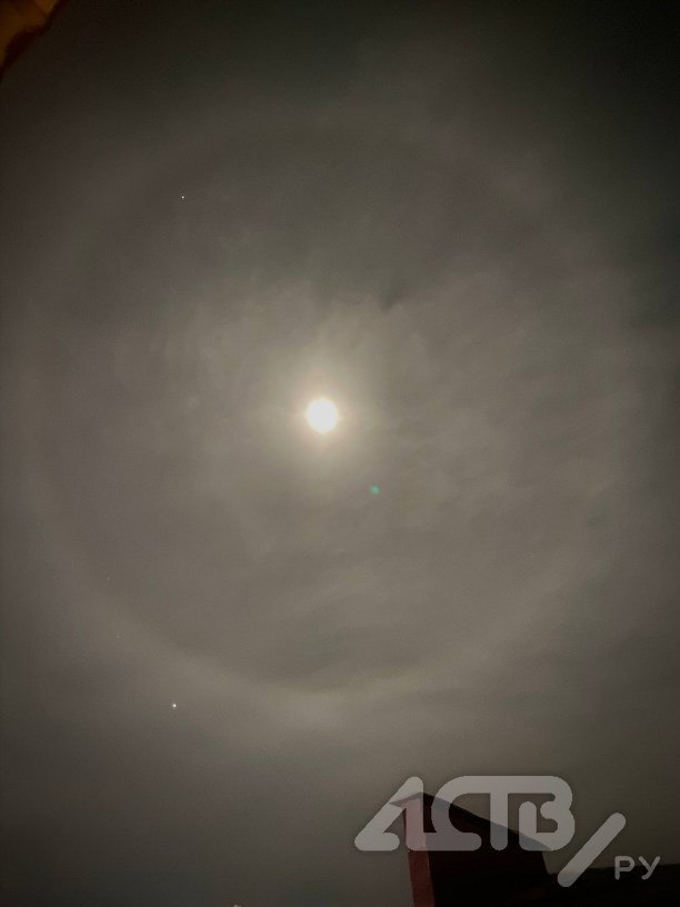 Лунное гало озарило небо на Сахалине Лунное гало озарило небо на Сахалине