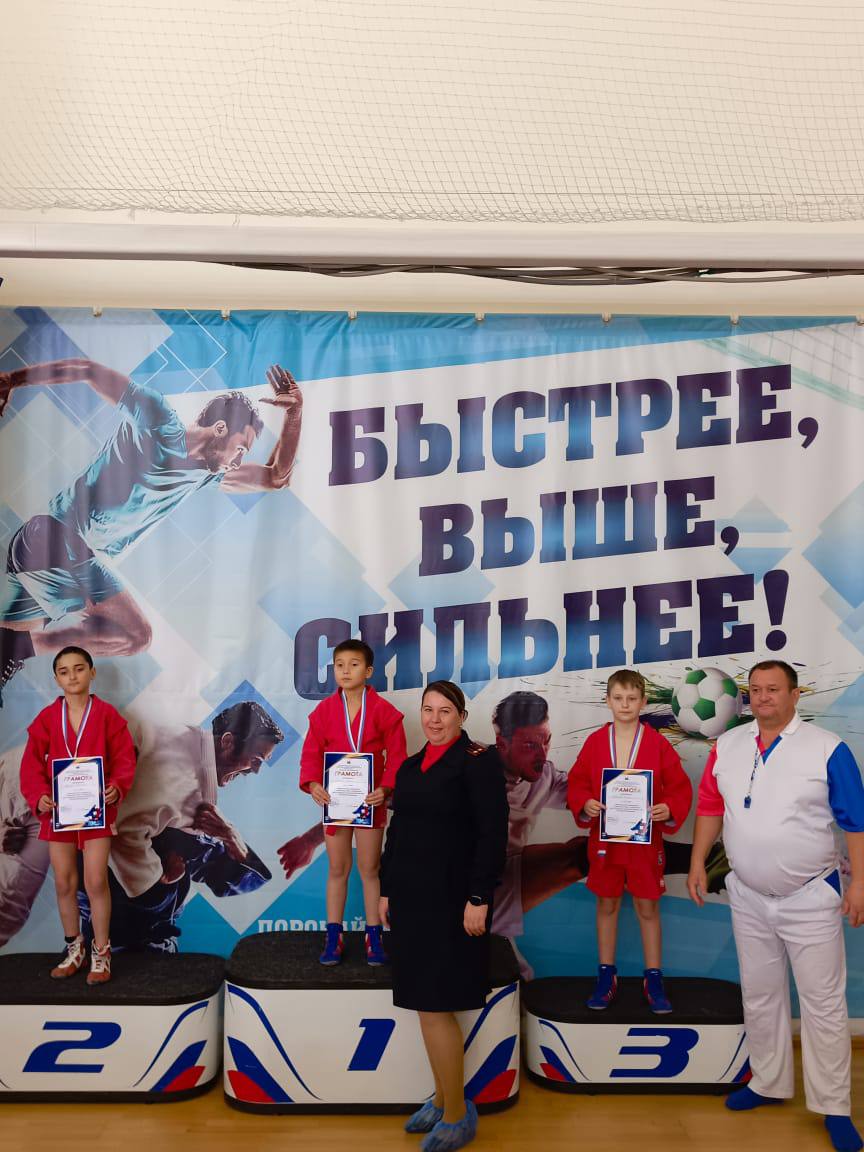 В Поронайске прошло первенство по самбо, посвященное Дню сотрудника органов внутренних дел РФ