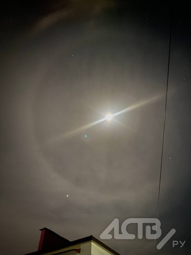 Лунное гало озарило небо на Сахалине