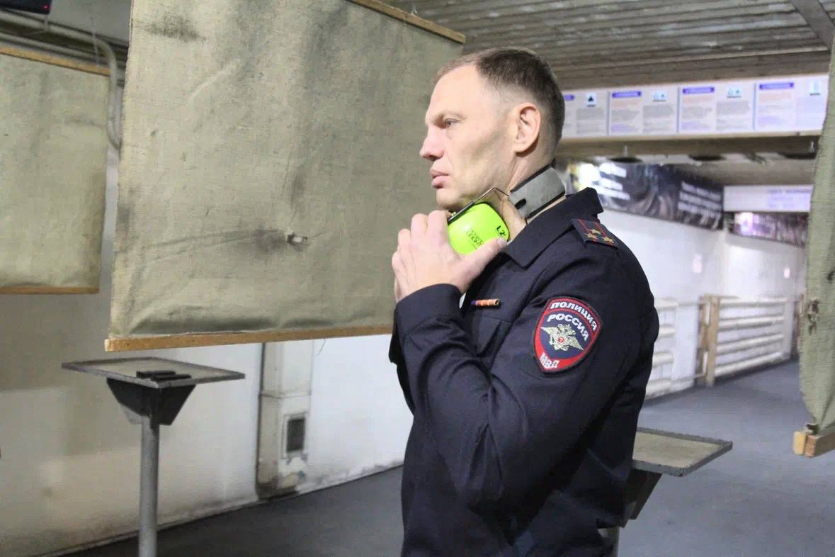На кануне празднования Дня сотрудника органов внутренних дел России в тире УМВД состоялись соревнования по стрельбе из пистолета Макарова среди руководства областного аппарата УМВД На кануне празднования Дня сотрудника органов внутренних дел России в тире УМВД состоялись соревнования по стрельбе из пистолета Макарова среди руководства областного аппарата УМВД