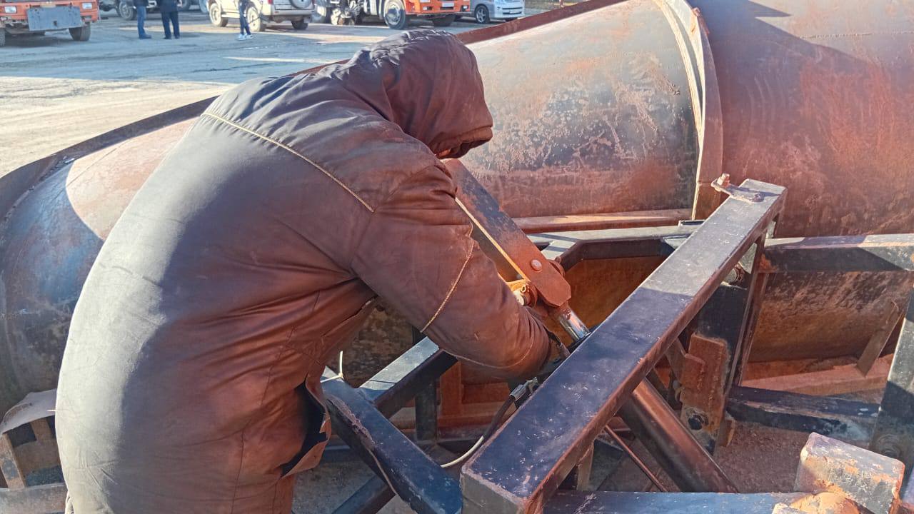 Для островных дорожников наступил «скользкий» сезон Для островных дорожников наступил «скользкий» сезон