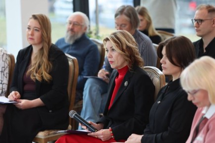 Заместитель директора медиахолдинга «Губернские ведомости» Екатерина Федорова на пресс-конференции губернатора Сахалинской области подняла тему недобросовестных застройщиков