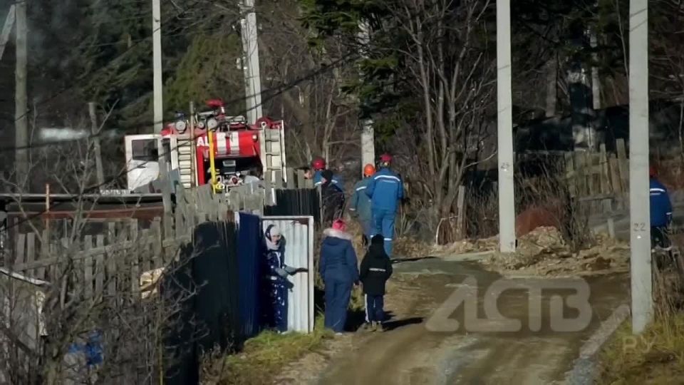 Дед Мороз внимательно следил за тушением пожара в Корсакове