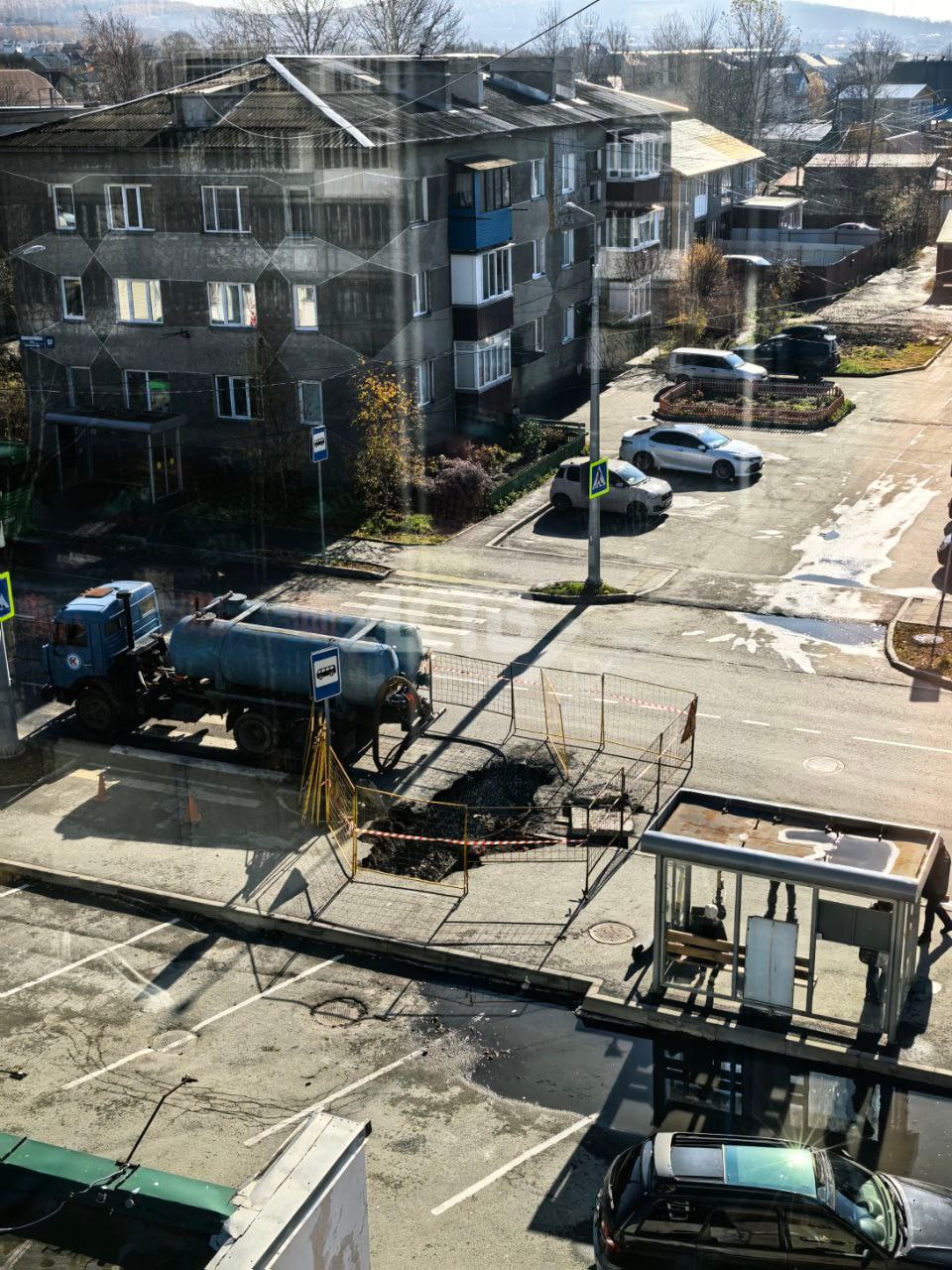 Сахалинцы жалуются на яму, которую сделали на отремонтированной дороге Сахалинцы жалуются на яму, которую сделали на отремонтированной дороге