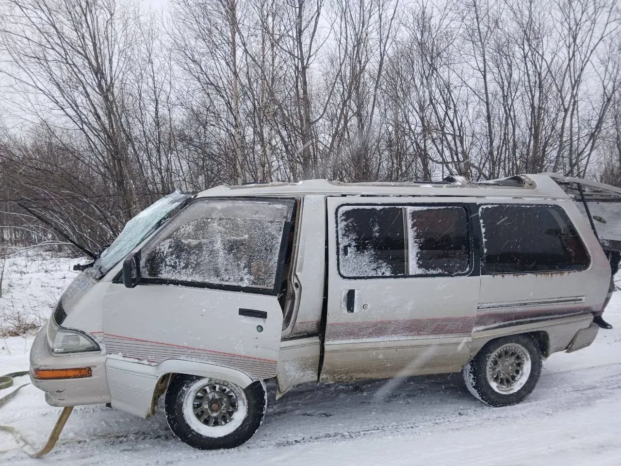 Сахалинца зажало в автомобиле после жесткого ДТП: на месте работали спасатели Сахалинца зажало в автомобиле после жесткого ДТП: на месте работали спасатели